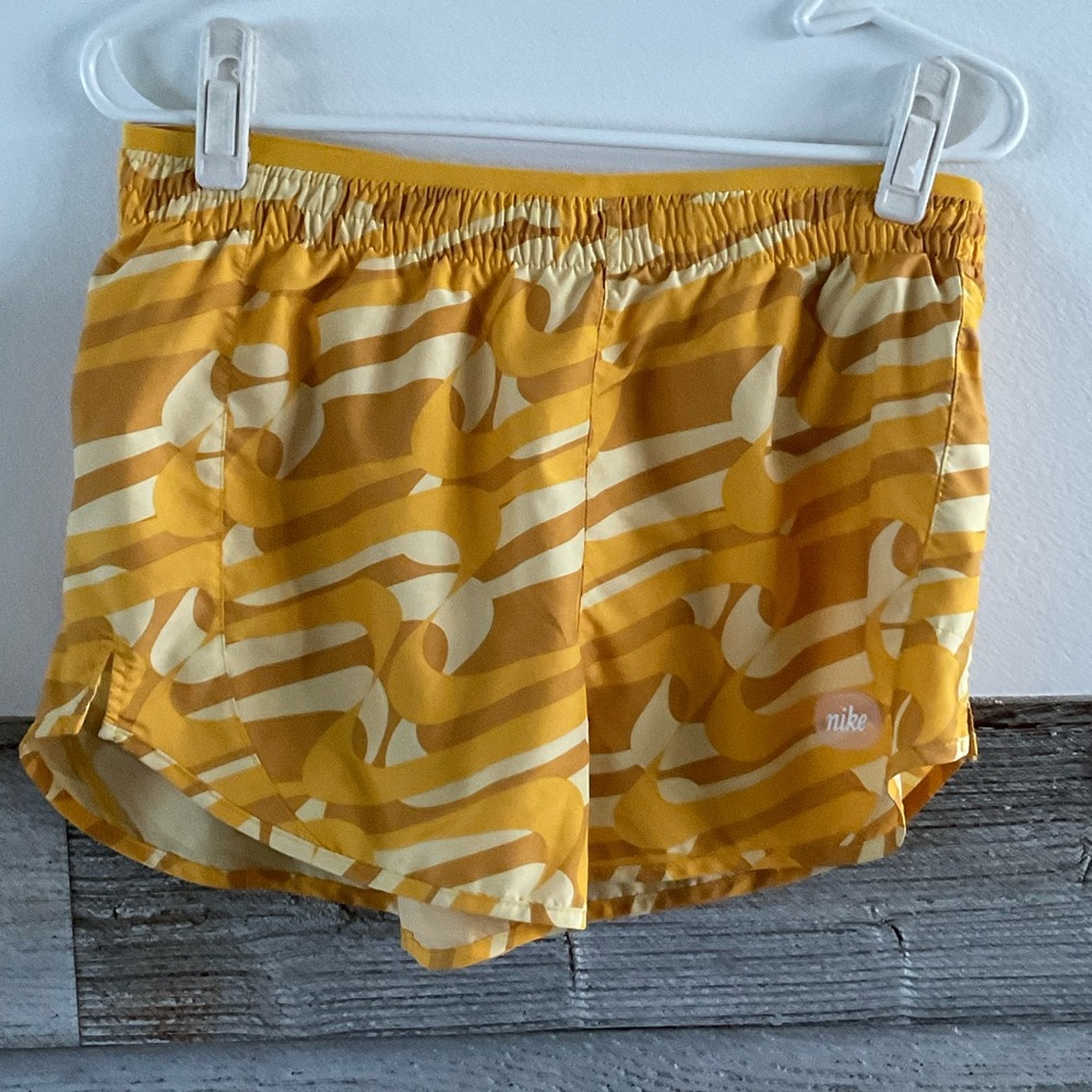 Nike Women's Dri-FIT Icon Clash Tempo Luxe Running Shorts Size Medium (J1)